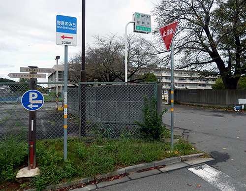 市立愛宕中学校正門前 市立愛宕中学校正門前