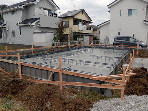 基礎ベースにコンクリート打設 基礎ベースにコンクリート打設
