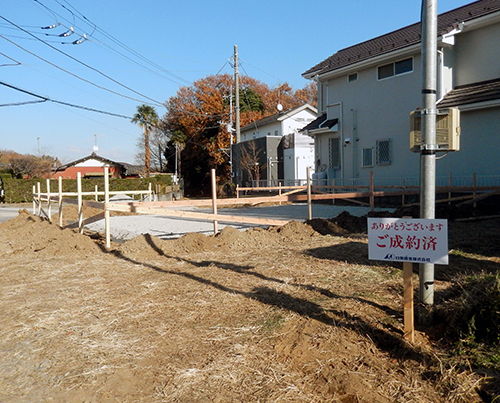 北側隣地で基礎工事開始 北側隣地で基礎工事開始